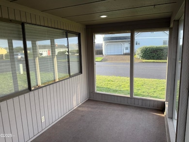 953 SW 7th St, Newport, OR 97365 - photo 4