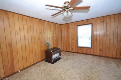 748 Mcdermott St, Asheboro, NC 27205 - photo 2