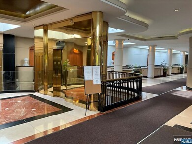 100 Carlyle Dr unit 1J N, Cliffside Park, NJ 07010 - photo 5