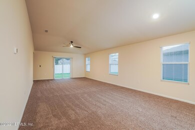 002-photo-living-room-11923892