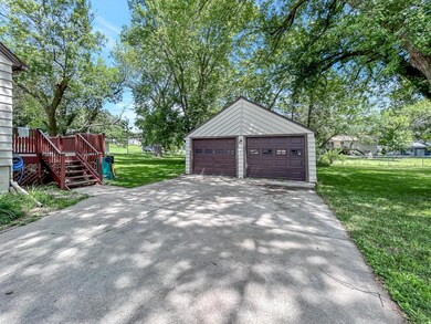 819 S 4th Ave, Albert Lea, MN 56007 - photo 3