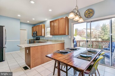 11603 Scarlet Leaf Cir, Germantown, MD 20876 - photo 4