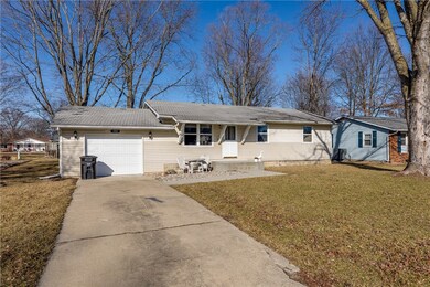 1002 Flame Ave, Effingham, IL 62401 - photo 2