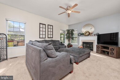 1989 Strathmore Dr, MacUngie, PA 18062 - photo 7