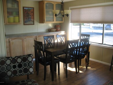 5658 Box R Dining Room