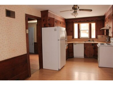 15 Pleasant St, Bellows Falls, VT 05101 - photo 3