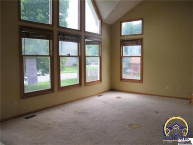 4748 Roundtree Ct, Shawnee, KS 66226 - photo 2