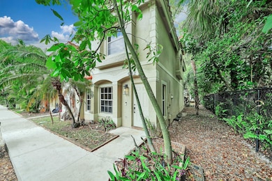 982 Summit Lake Dr, West Palm Beach, FL 33406 - photo 2