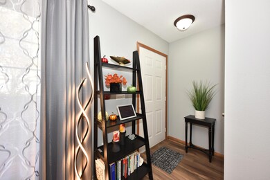 10152 W Whitnall Edge Dr unit E, Franklin, WI 53132 - photo 2