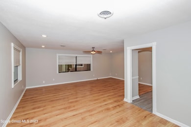 004-photo-living-room-8736660