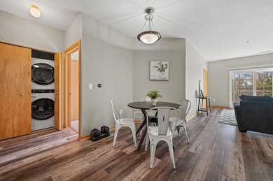 Eat-In Kitchen Dinette