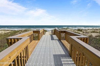 Beach Access - 3 Blocks away