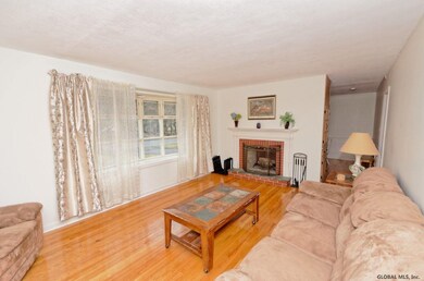 1012 Merlin Dr, Schenectady, NY 12309 - photo 3