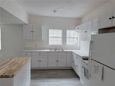 611 W 3rd St, Coffeyville, KS 67337 - photo 2