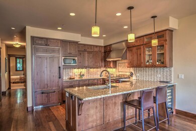 Breakfast bar at kitchen