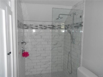 6453 Beverly Hills Rd, Coopersburg, PA 18036 - photo 4