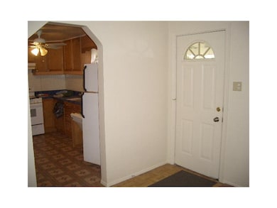 Entry/Foyer.