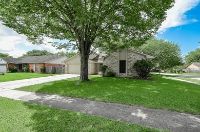 3602 Pine Ridge Ln, Houston, TX 77088 - photo 2