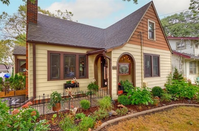 2904 48th St, Des Moines, IA 50310 - photo 2