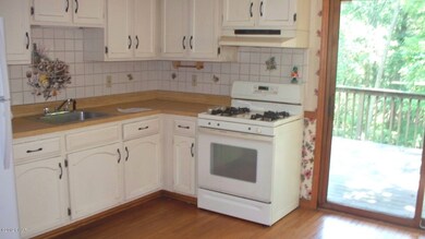 117 Pleasant Ln, Milford, PA 18337 - photo 2