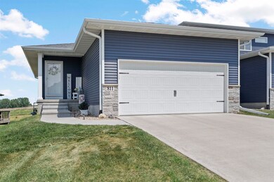 811 Grindstone Cir, Waterloo, IA 50702 - photo 2