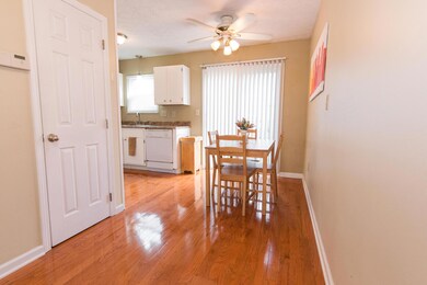 909 DINING PLUS KITCHEN