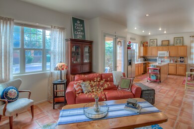 8 Living Room photo b