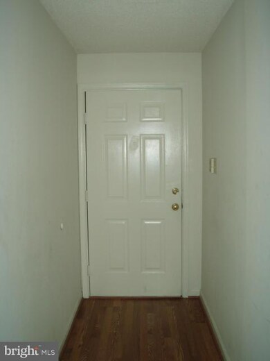 12105 Greenway Ct unit 188, Fairfax, VA 22033 - photo 2