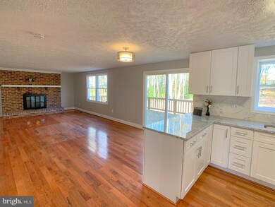 8808 Cardinal Forest Cir, Laurel, MD 20723 - photo 7