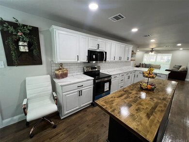 1816 Mill St, Gainesville, TX 76240 - photo 6