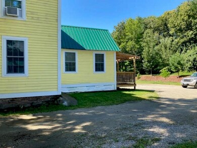 27 Ashuelot St unit A, Winchester, NH 03470 - photo 3