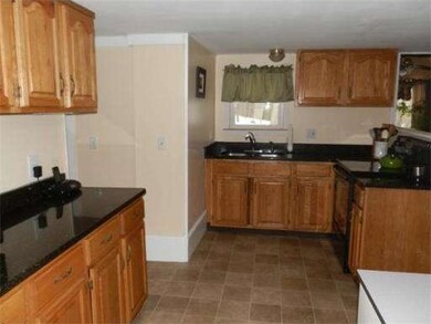 7 Sanderson St, Medway, MA 02053 - photo 3