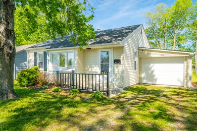 251 N Brooks St, Columbus, IN 47201 - photo 3