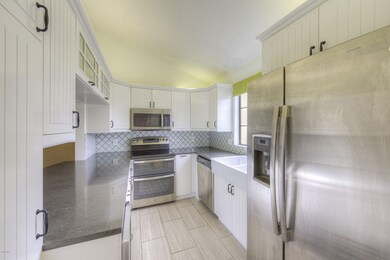 002_Kitchen