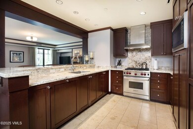 2506_four_seasons_5102_interior_kitchen_