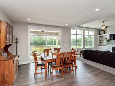 Flexible dining area space for various size tables