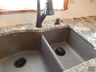 3922 SW 40th Terrace, Topeka, KS 66610 - photo 6