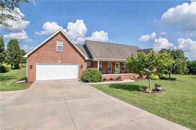 173 Skyland Dr, Statesville, NC 28625 - photo 2