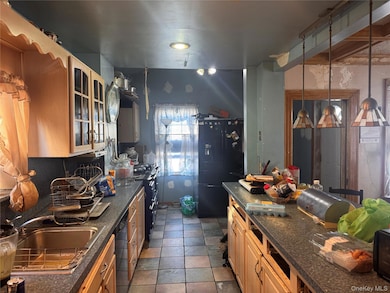 104-17 189th St, Jamaica, NY 11412 - photo 3