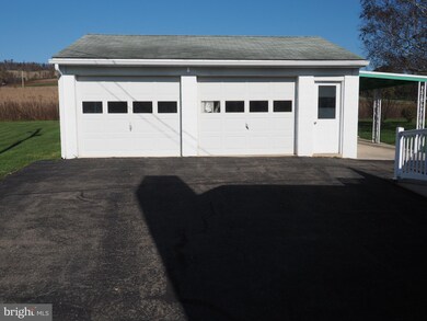 623 Penn Dr, Tamaqua, PA 18252 - photo 2