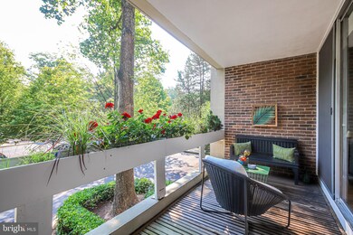 11597 Maple Ridge Rd, Reston, VA 20190 - photo 2