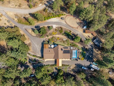 4365 Tami Ln, Central Point, OR 97502 - photo 3