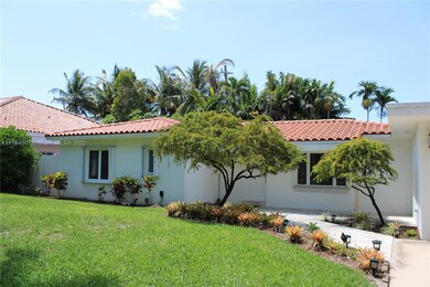 200 W Mashta Dr, Key Biscayne, FL 33149 - photo 2