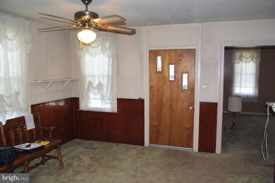 546 S Queen St, Littlestown, PA 17340 - photo 4