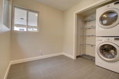 Eat-in area & laundry