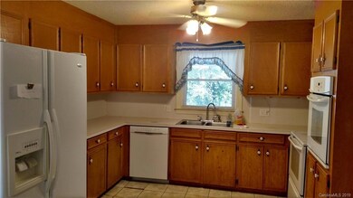 1027 Hunter St, Statesville, NC 28677 - photo 3