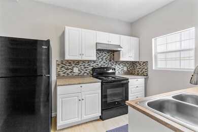 405 Medina St unit B, Houston, TX 77012 - photo 6