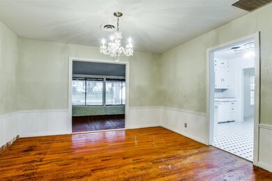 Forma dining room