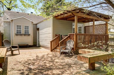 1437 E University St-34