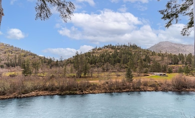 450 Whispering Pines Ln, Grants Pass, OR 97527 - photo 2